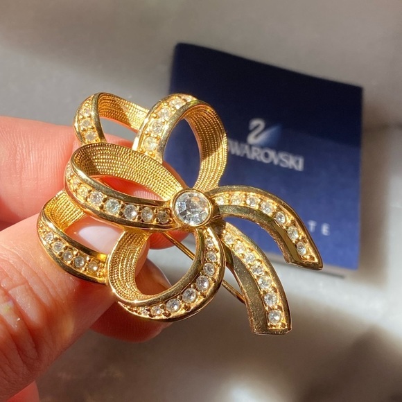 Swarovski gold tone brooch pin - Picture 10 of 11